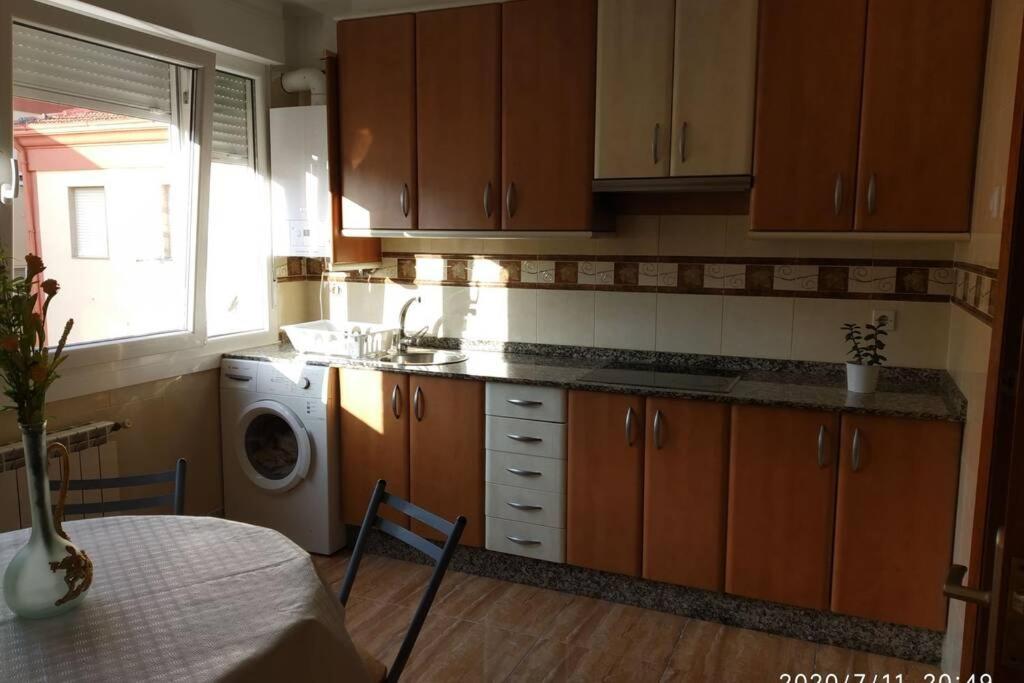 Piso Cerca De Playa Samil Apartment Vigo Bagian luar foto